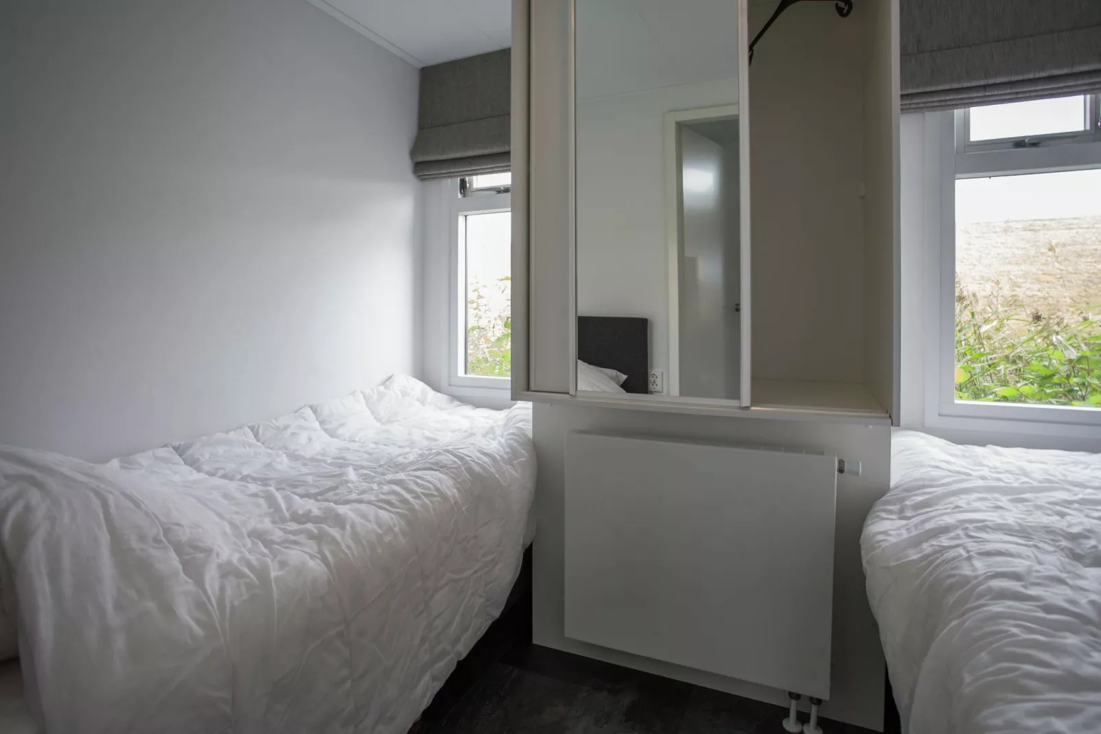 Aan de Oosterschelde-Bedroom