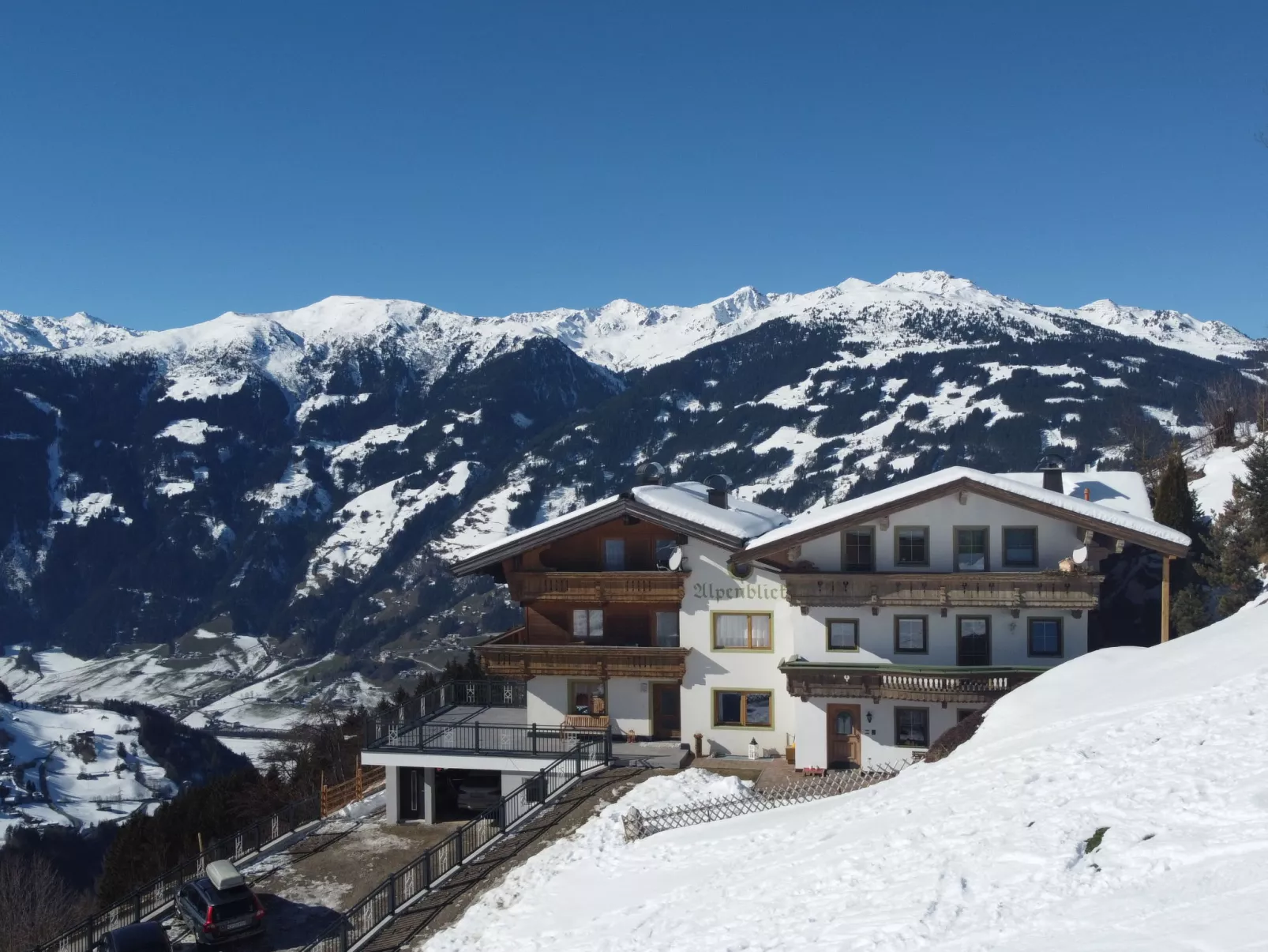 Alpenblick-Outside