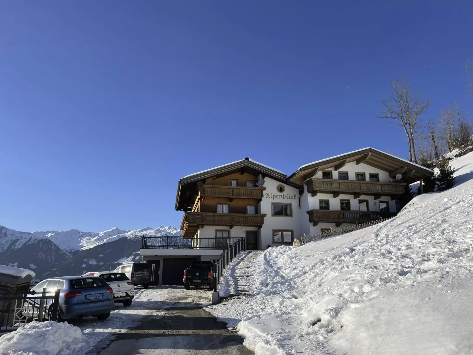Alpenblick-Outside