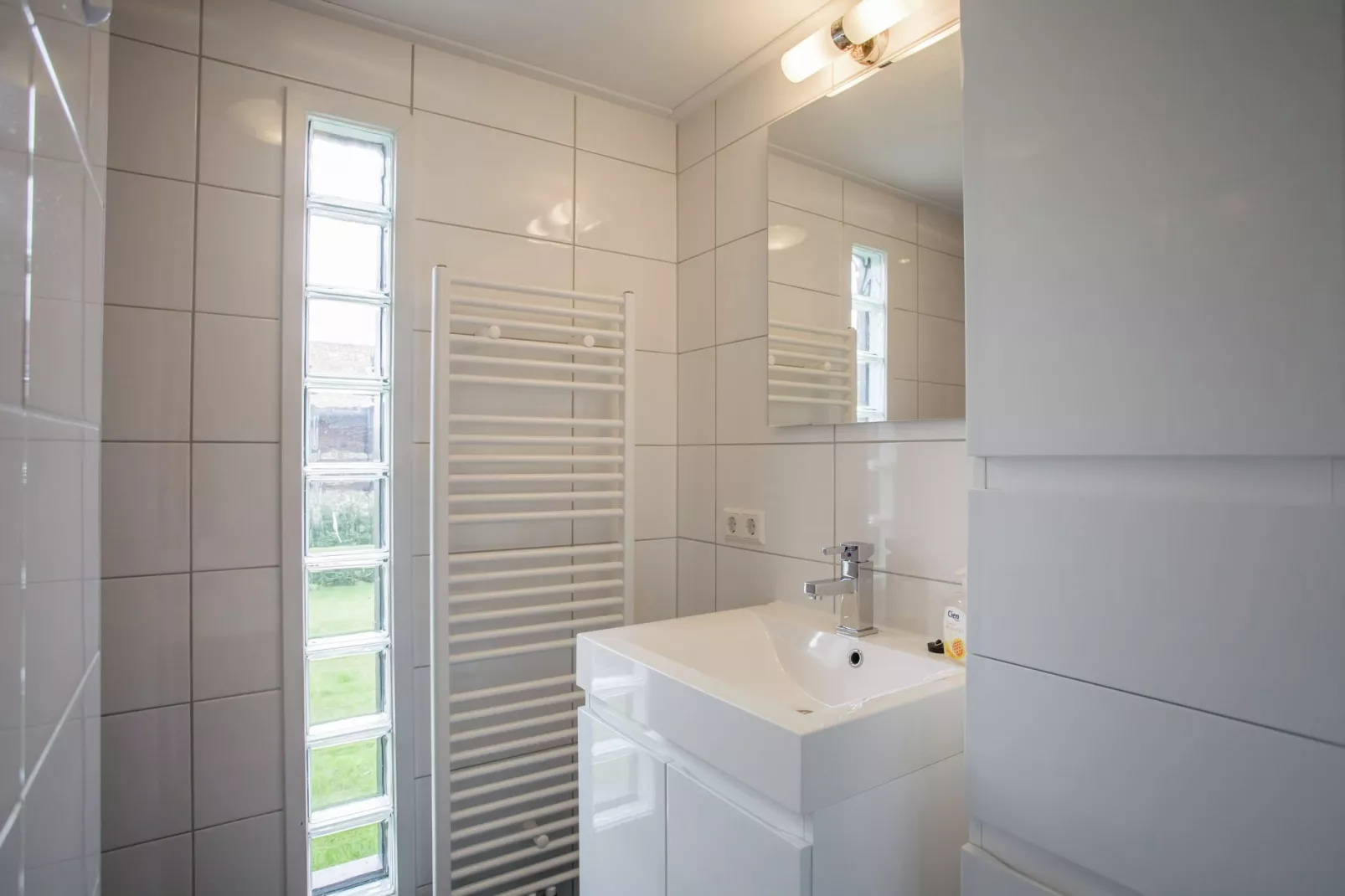 Aan de Oosterschelde-Bathroom