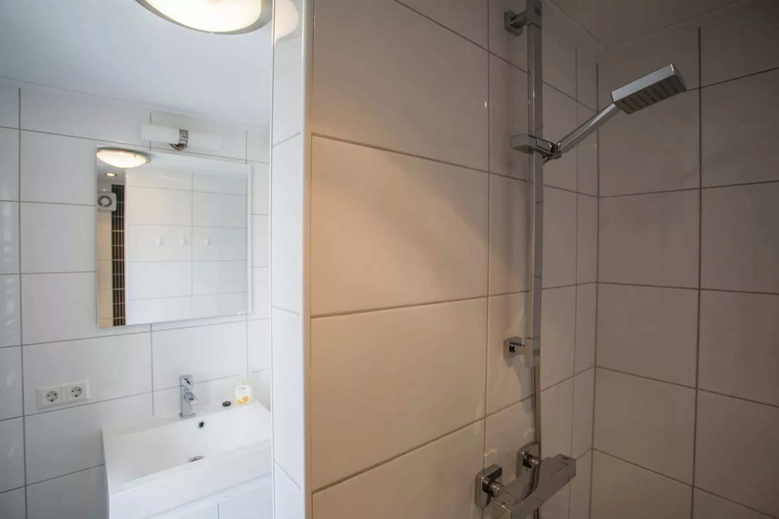 Aan de Oosterschelde-Bathroom