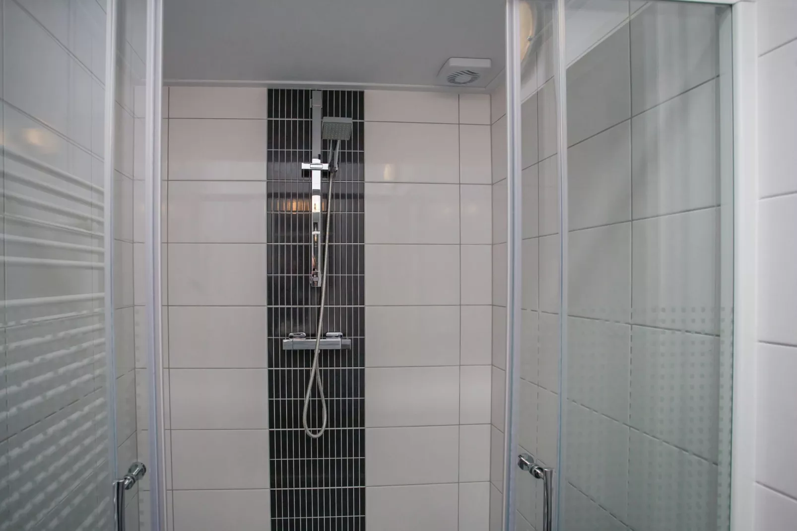 Aan de Oosterschelde-Bathroom