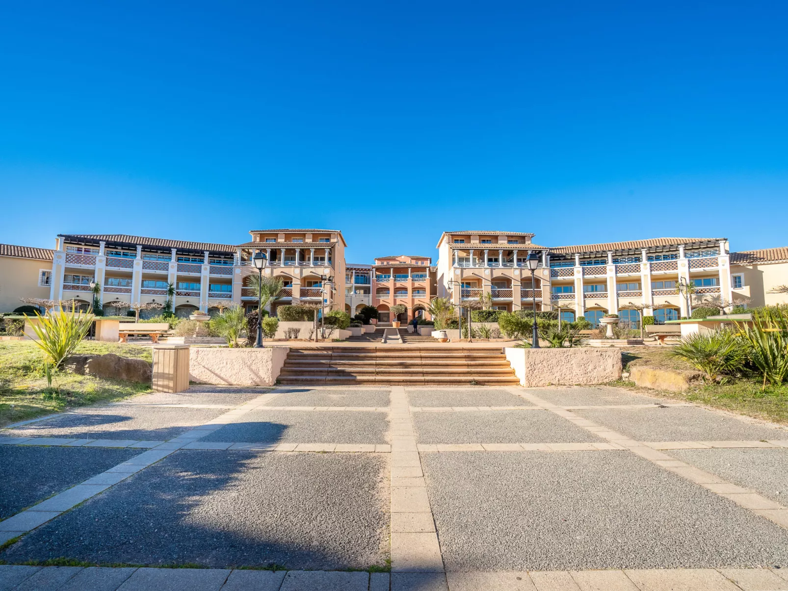 Le Belvédère (R1 110)-Dehors