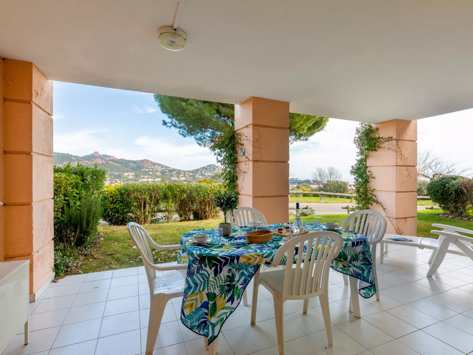 Le Belvédère (V2 009)-Dehors