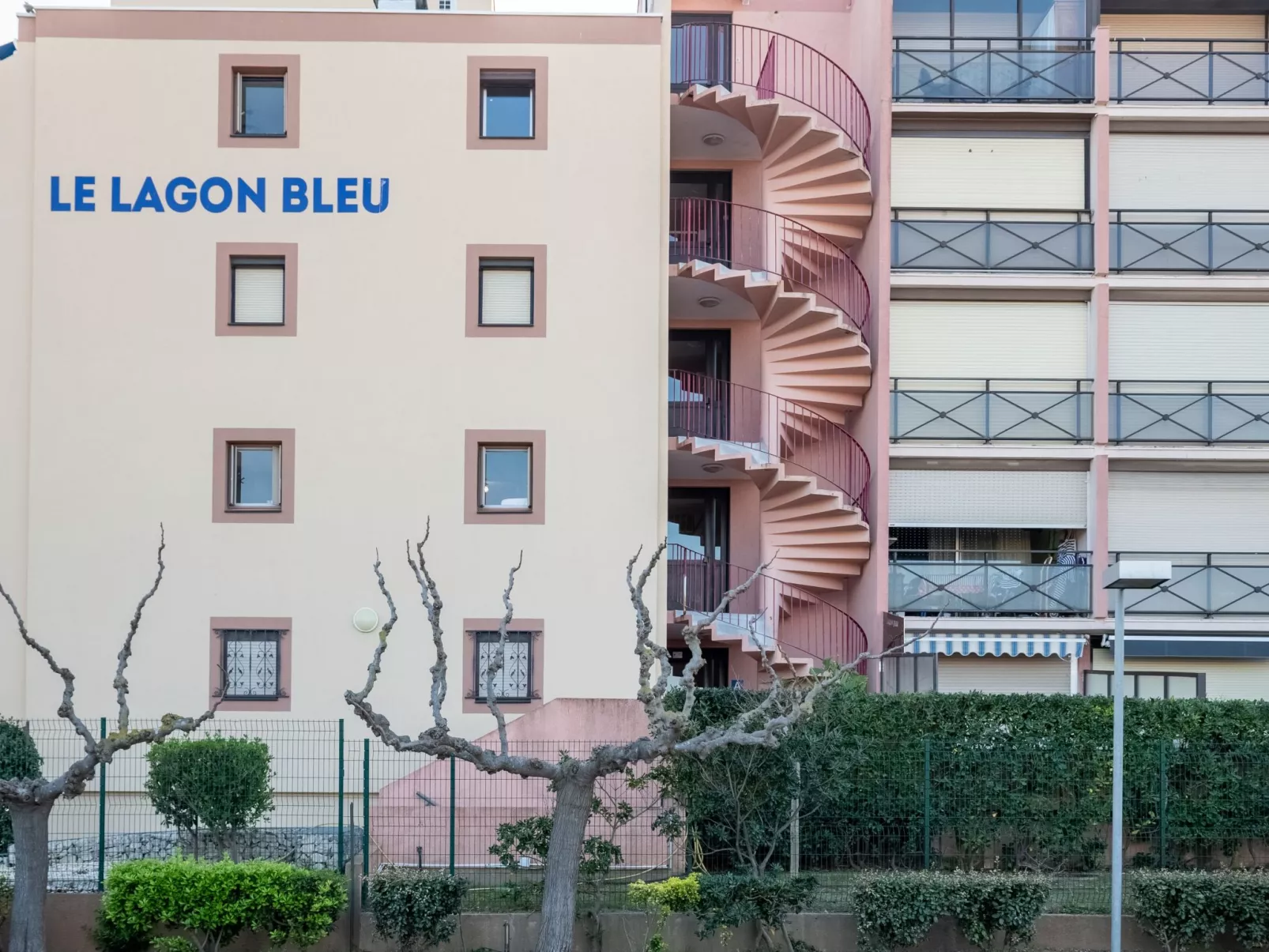 Le Lagon Bleu-Outside