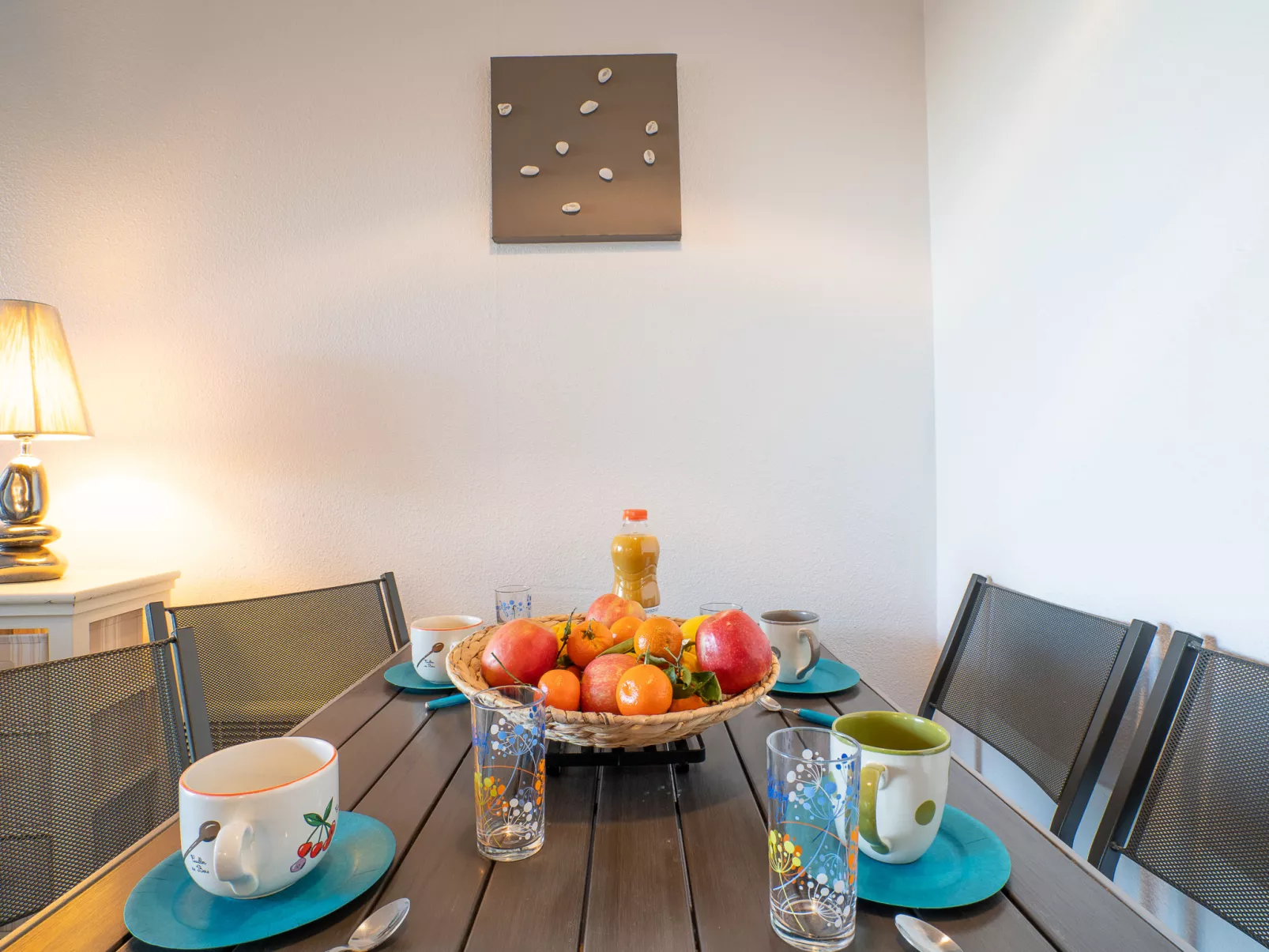 Le Village (C8 245)-Dedans