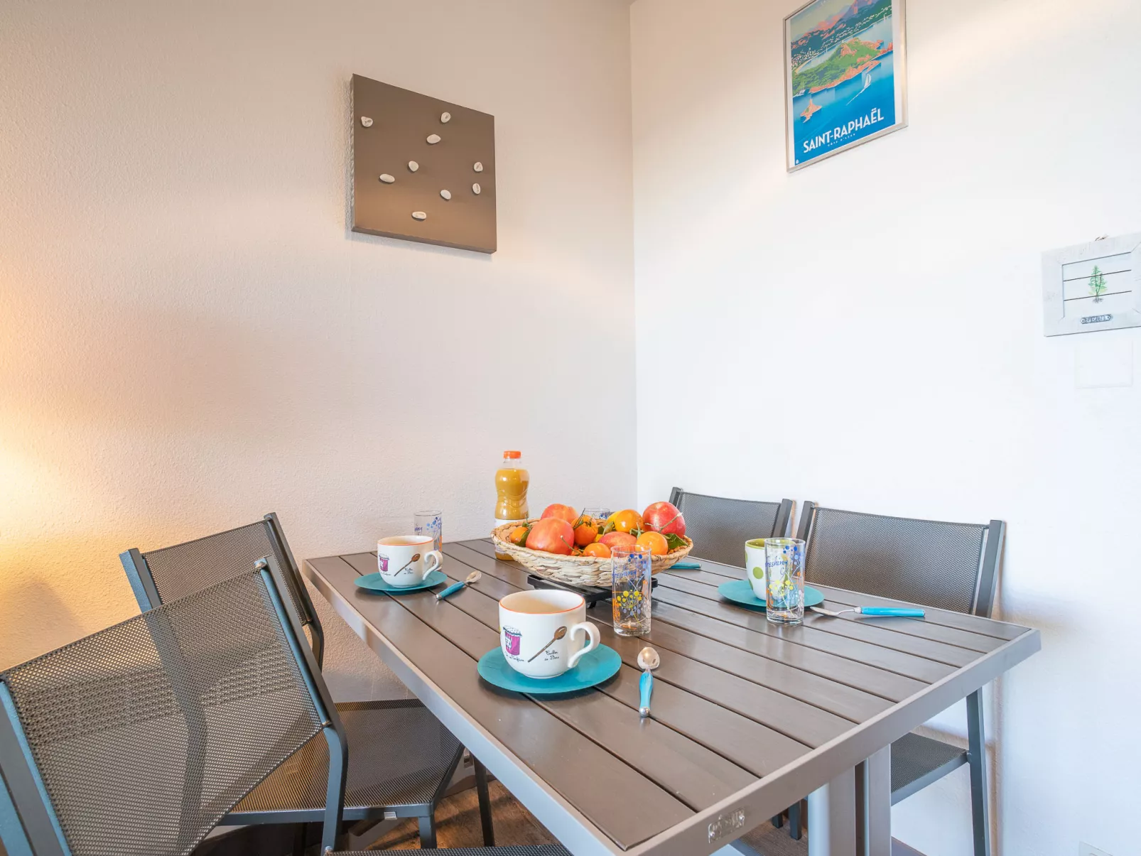 Le Village (C8 245)-Dedans