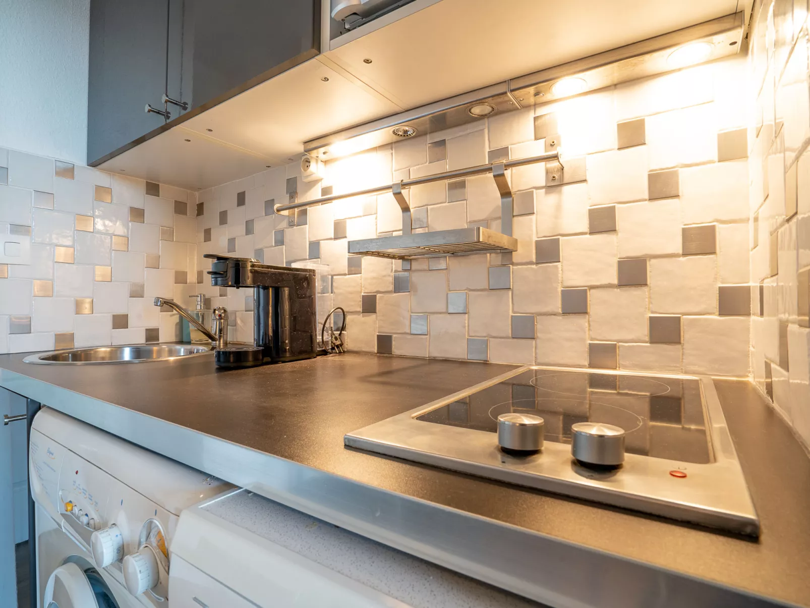 Le Village (C8 245)-Dedans