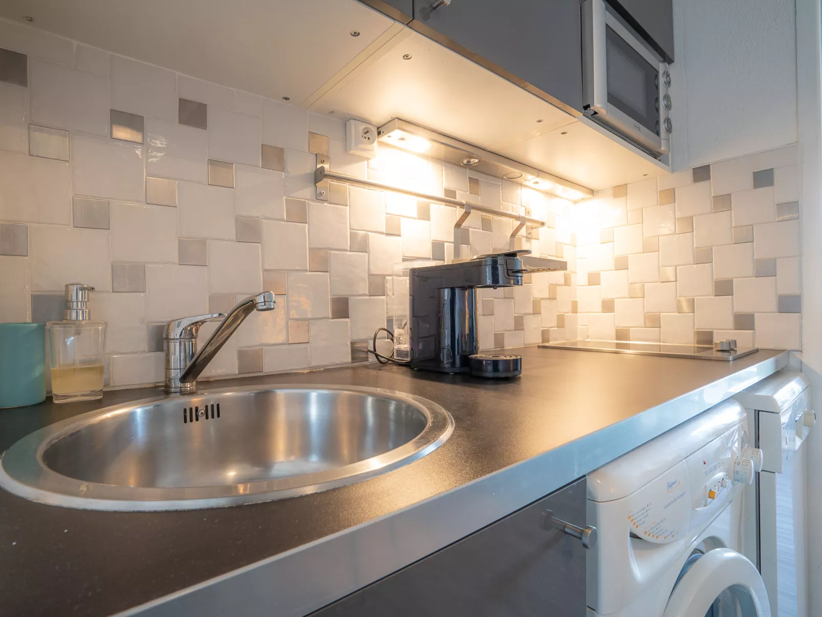 Le Village (C8 245)-Dedans