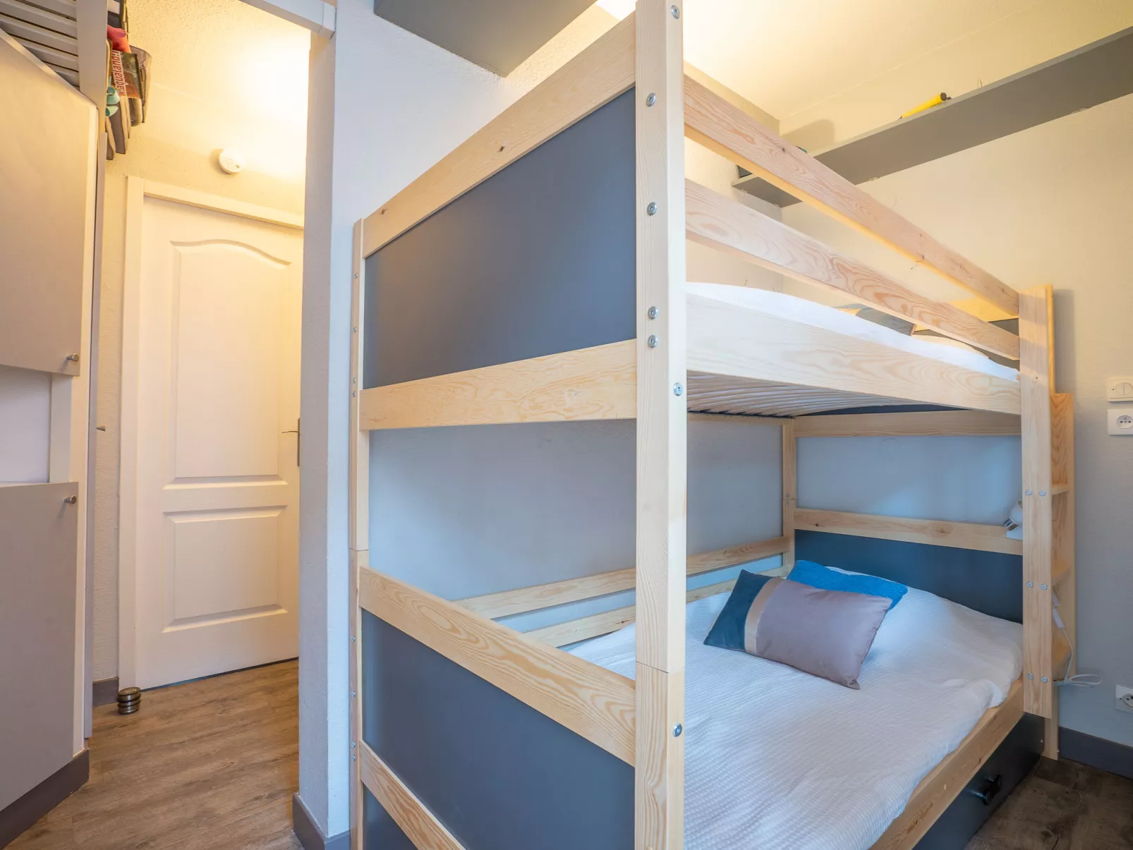 Le Village (C8 245)-Dedans