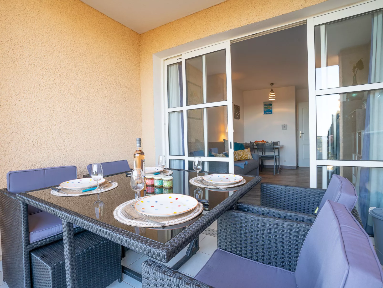 Le Village (C8 245)-Dehors