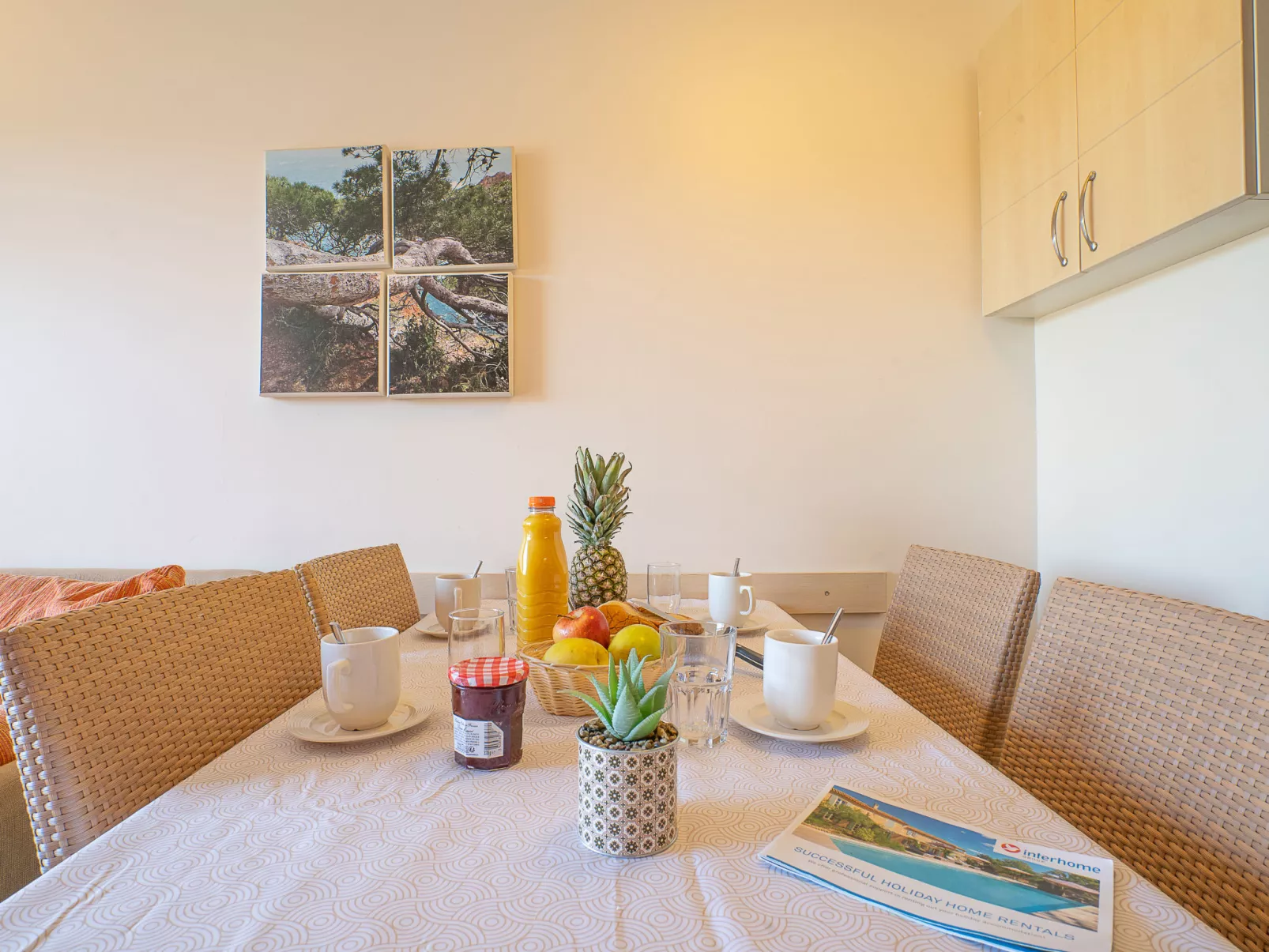 Le Village (C7 351)-Inside