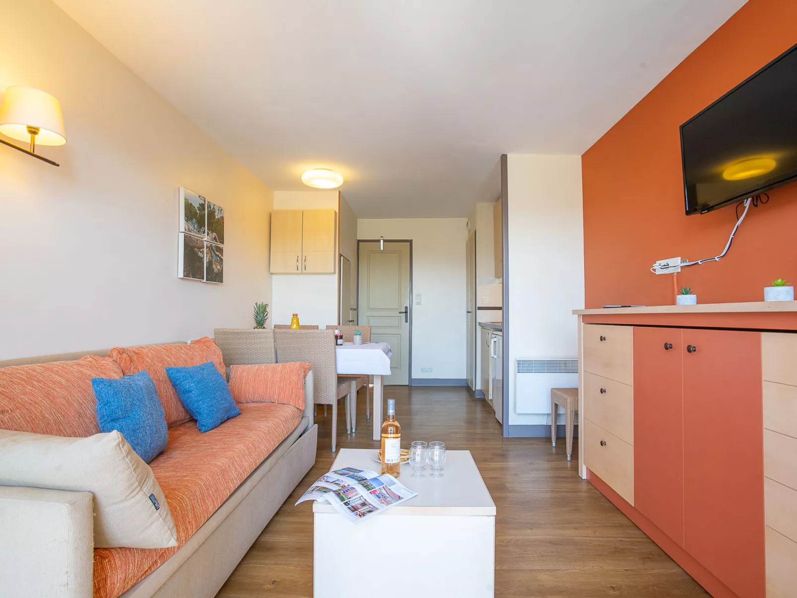 Le Village (C7 351)-Inside