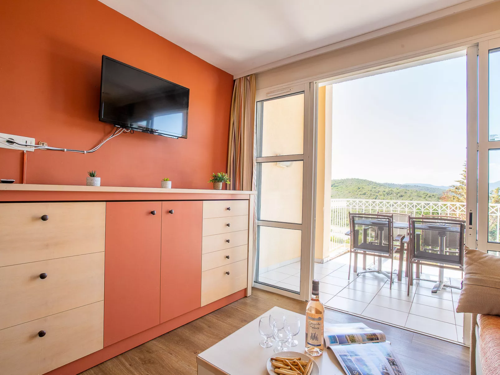 Le Village (C7 351)-Inside