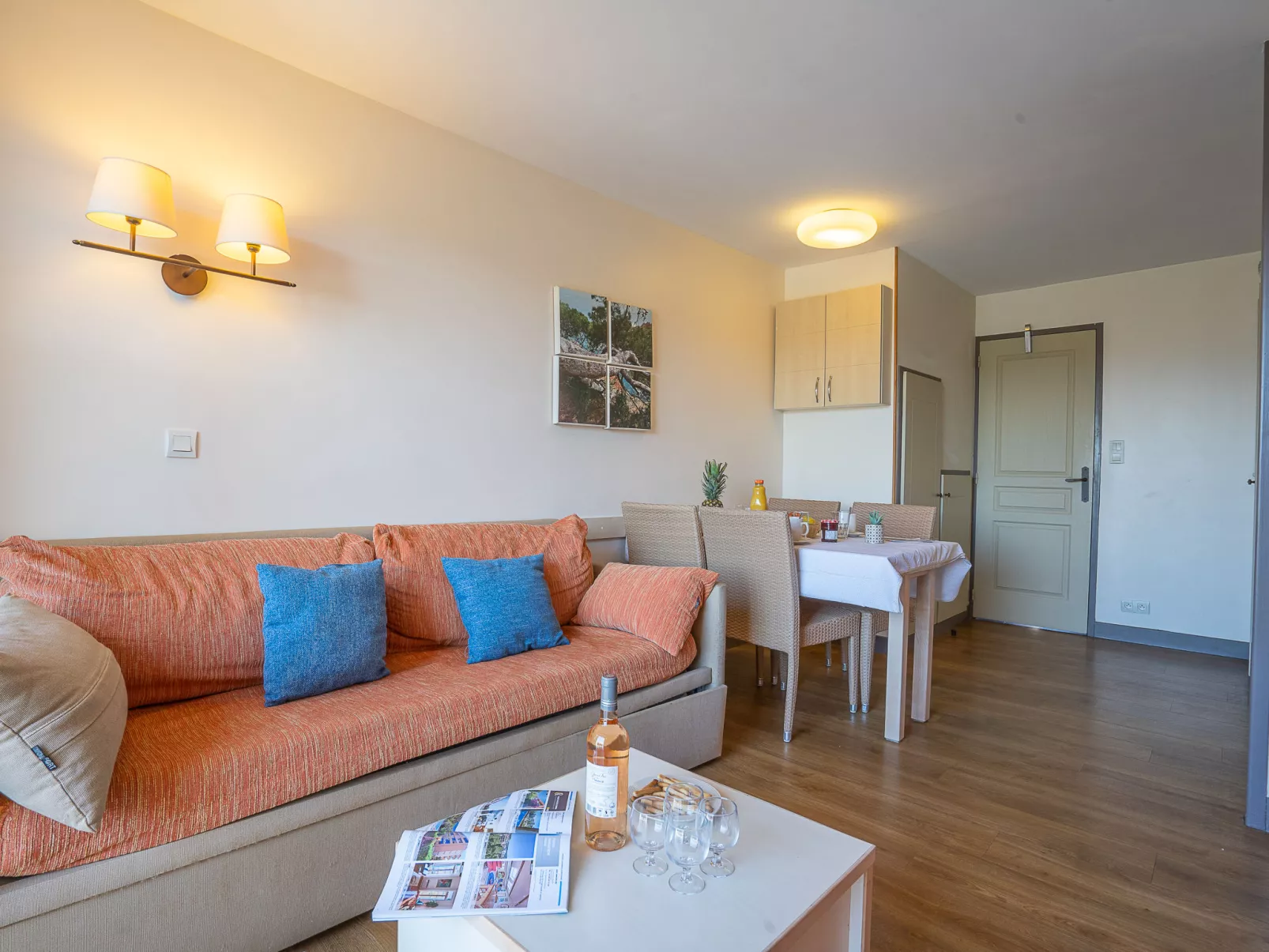 Le Village (C7 351)-Inside