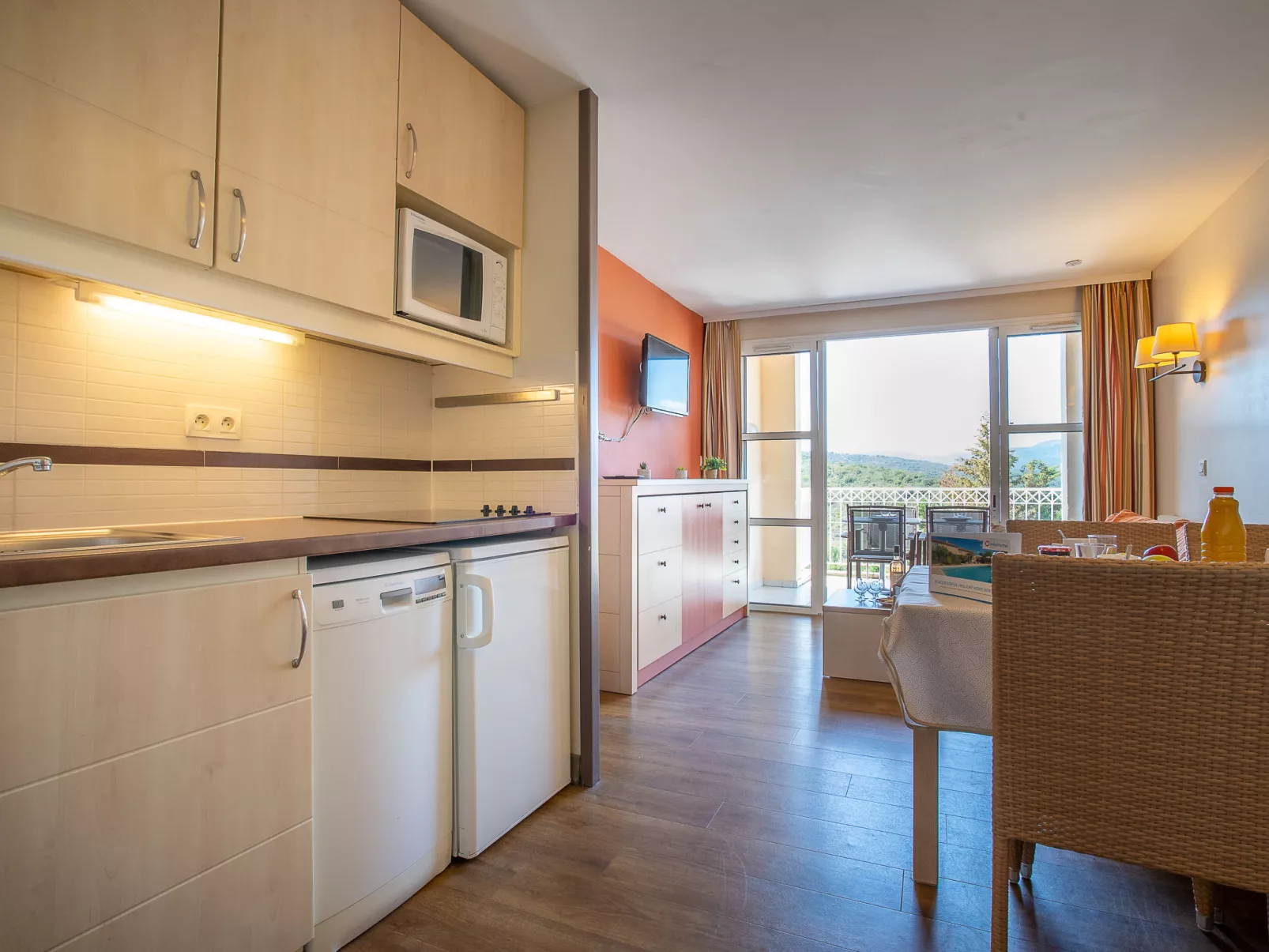 Le Village (C7 351)-Inside