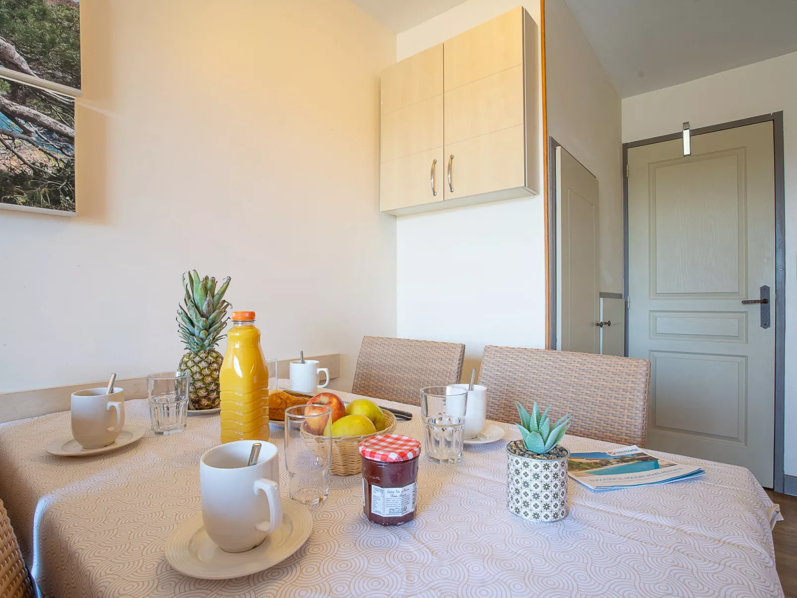 Le Village (C7 351)-Inside