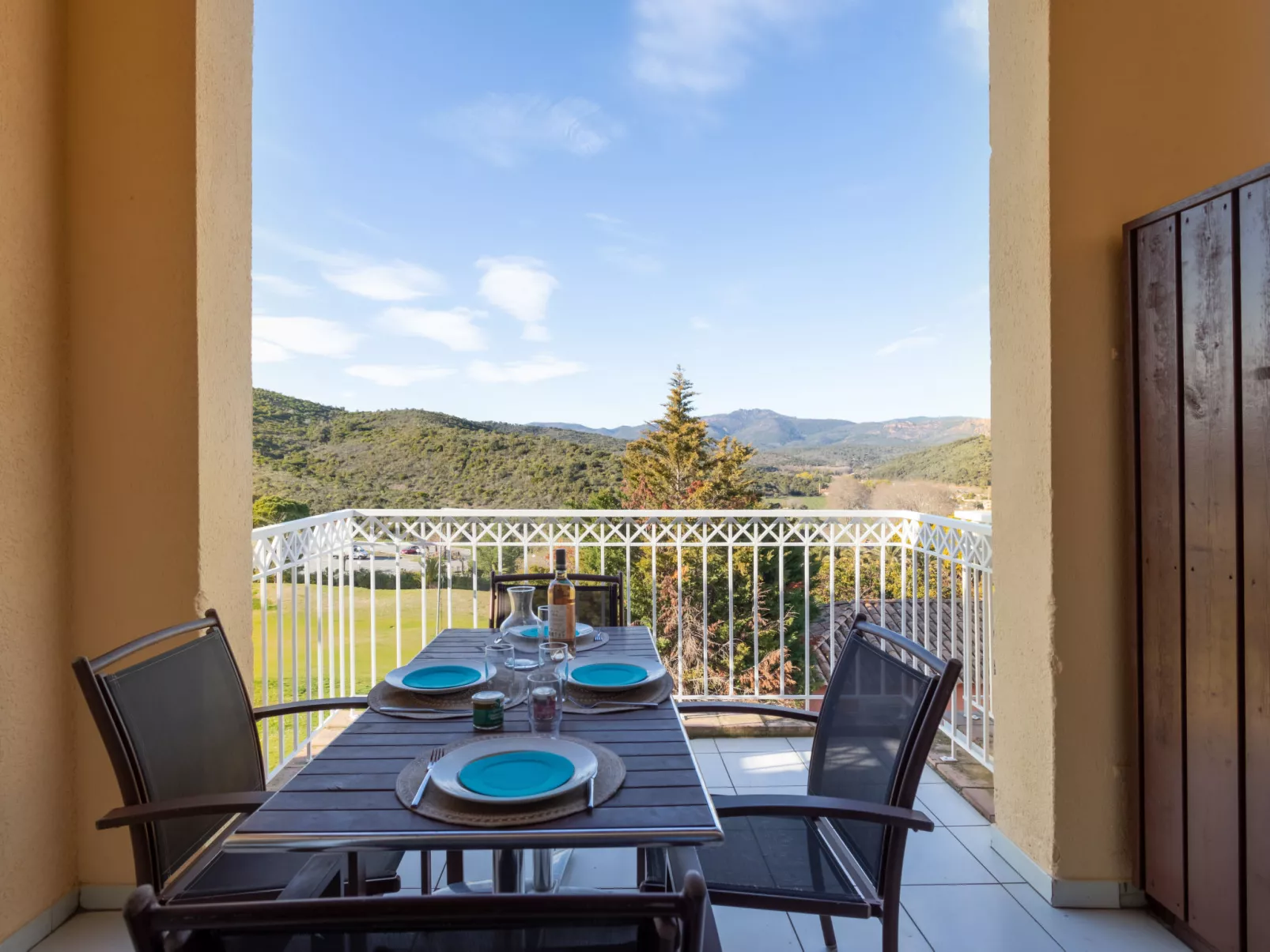 Le Village (C7 351)-Outside