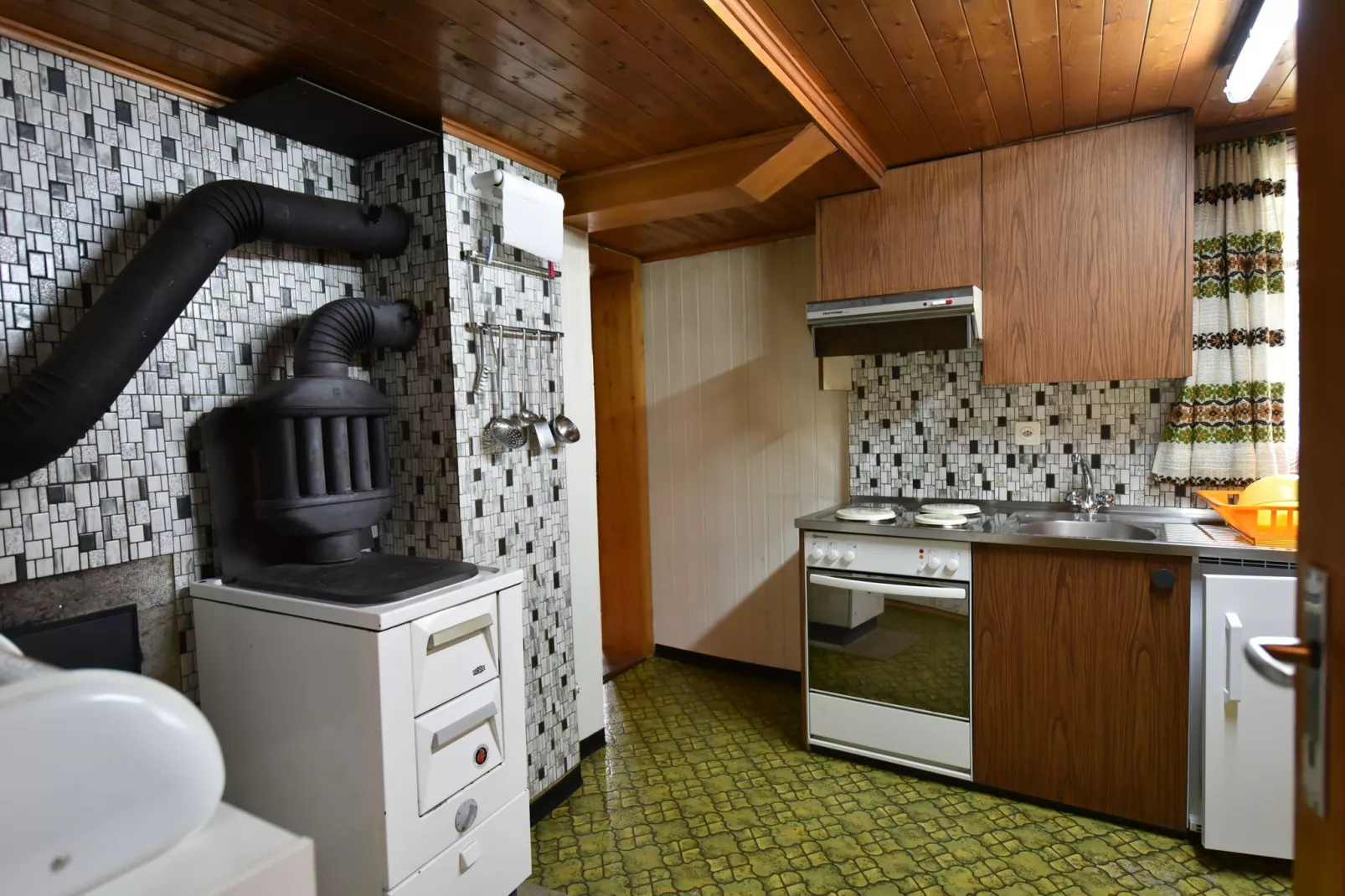 Chalet Edge-Kitchen