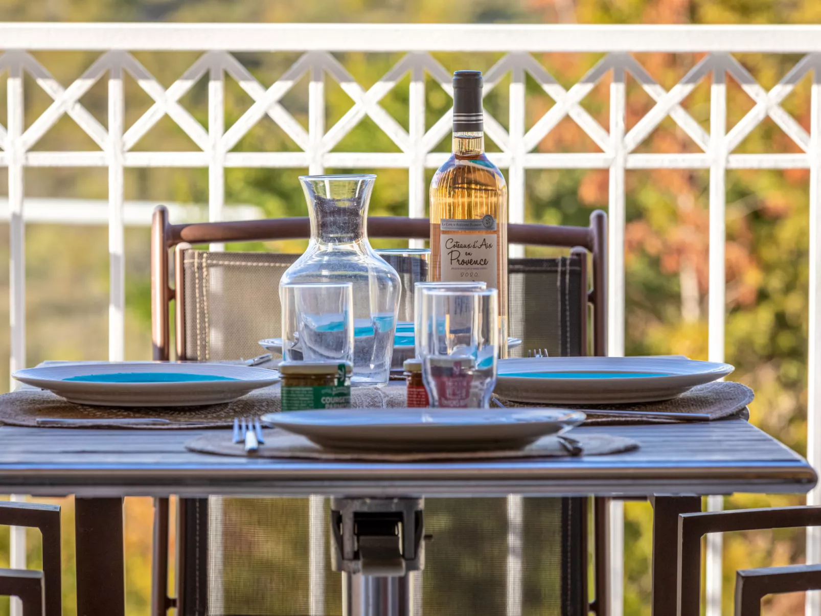 Le Village (C7 351)-Outside