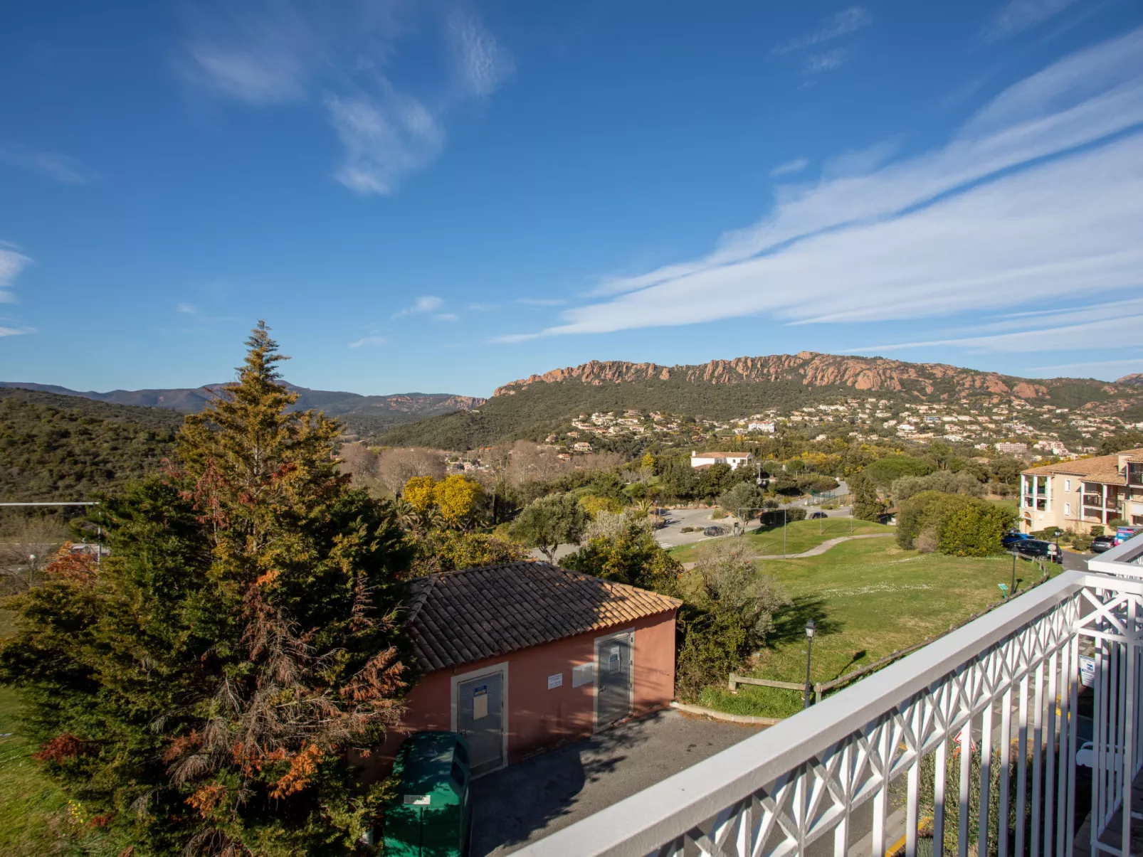 Le Village (C7 351)-Outside