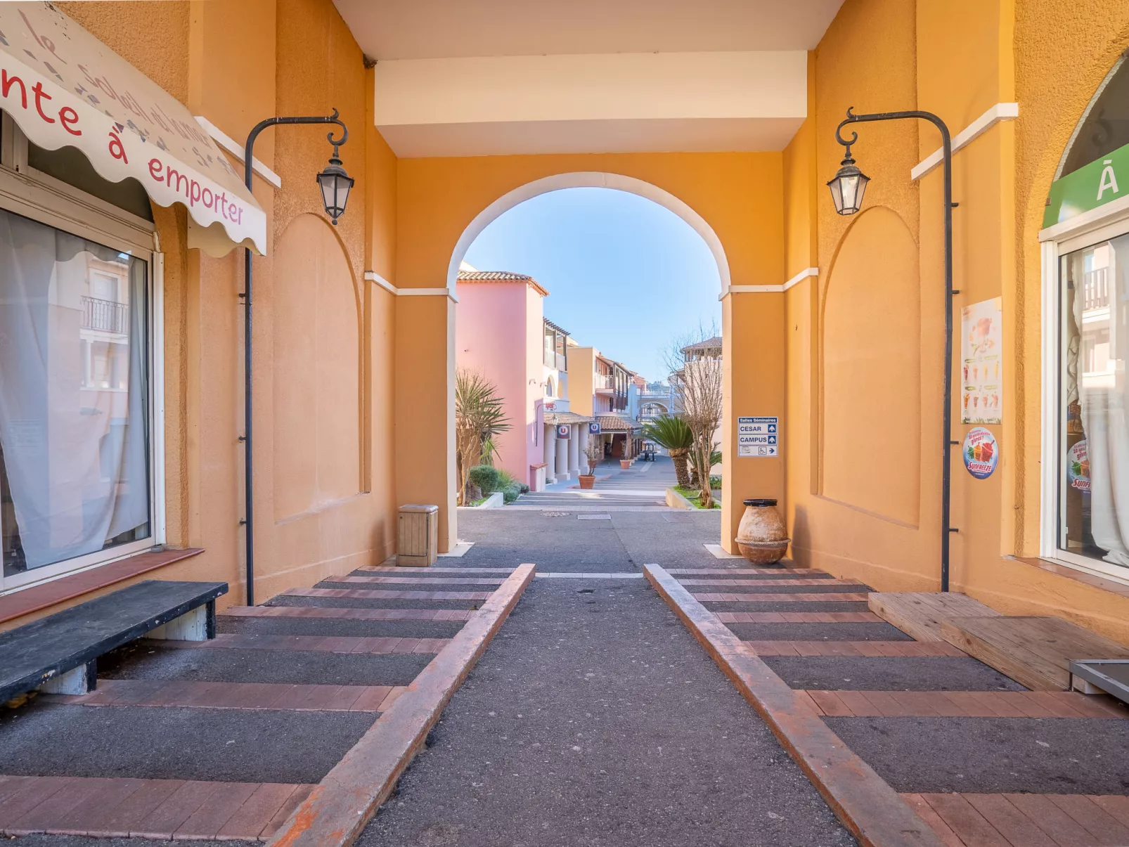 Le Village (C7 351)-Outside