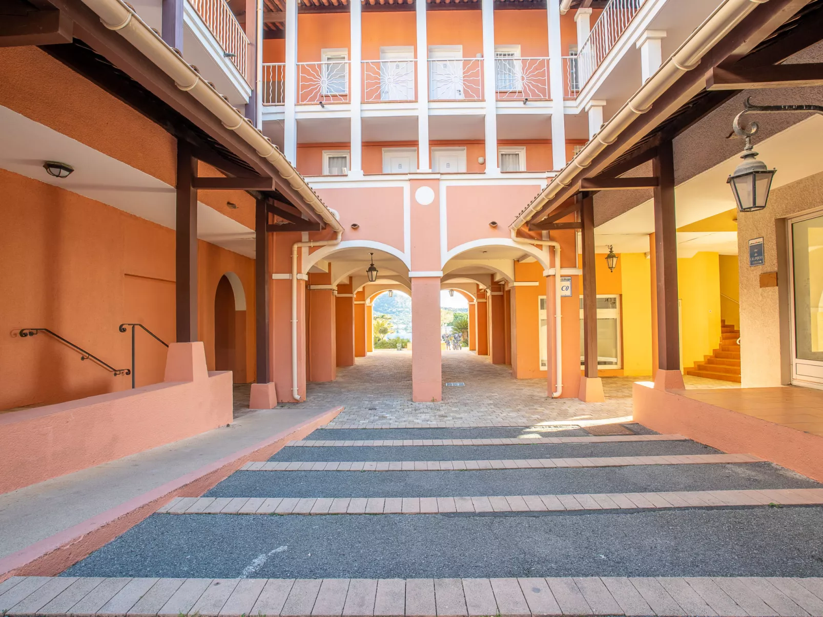 Le Village (C7 351)-Outside