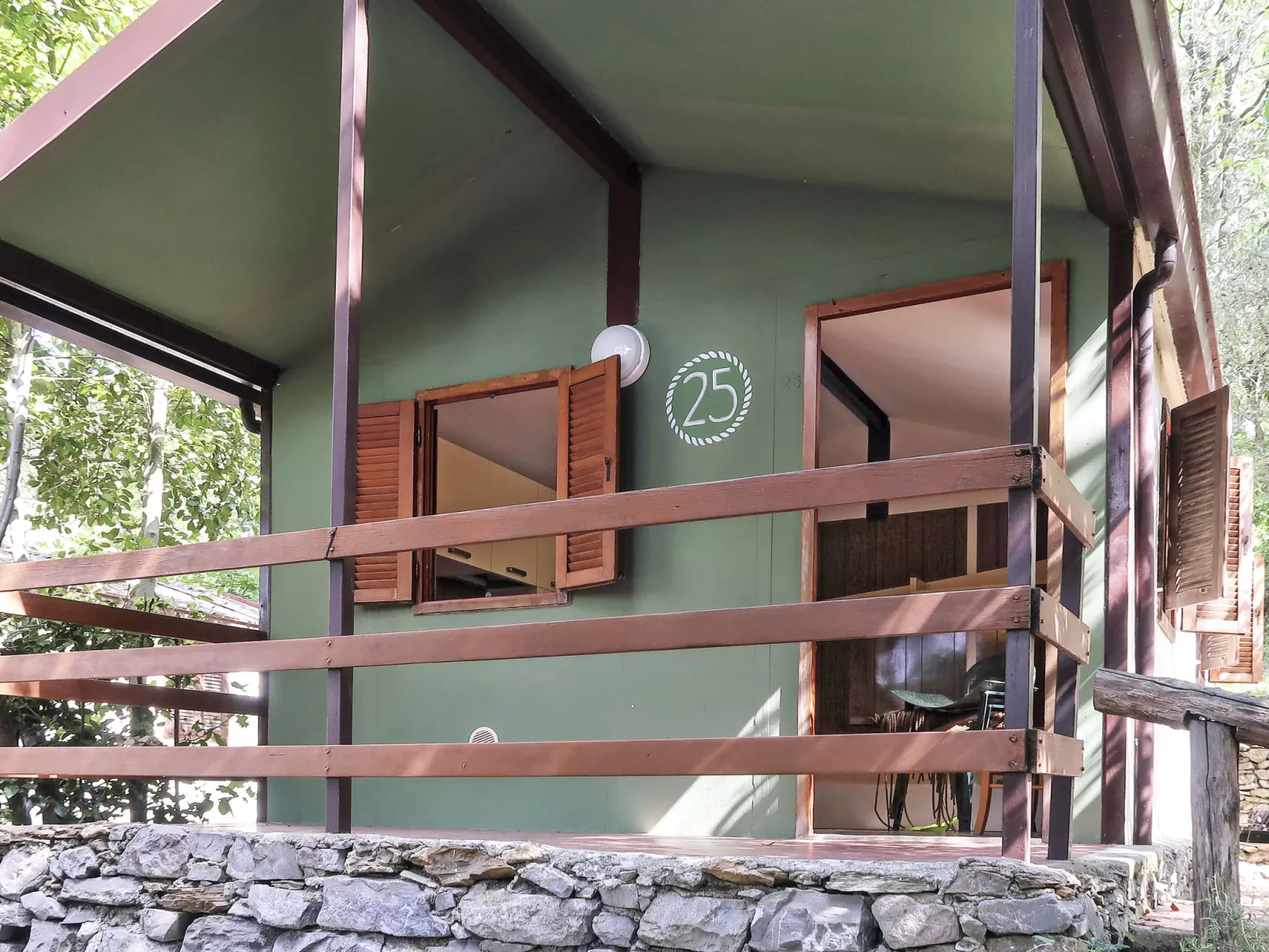 Bungalow B (AEG401)-Outside