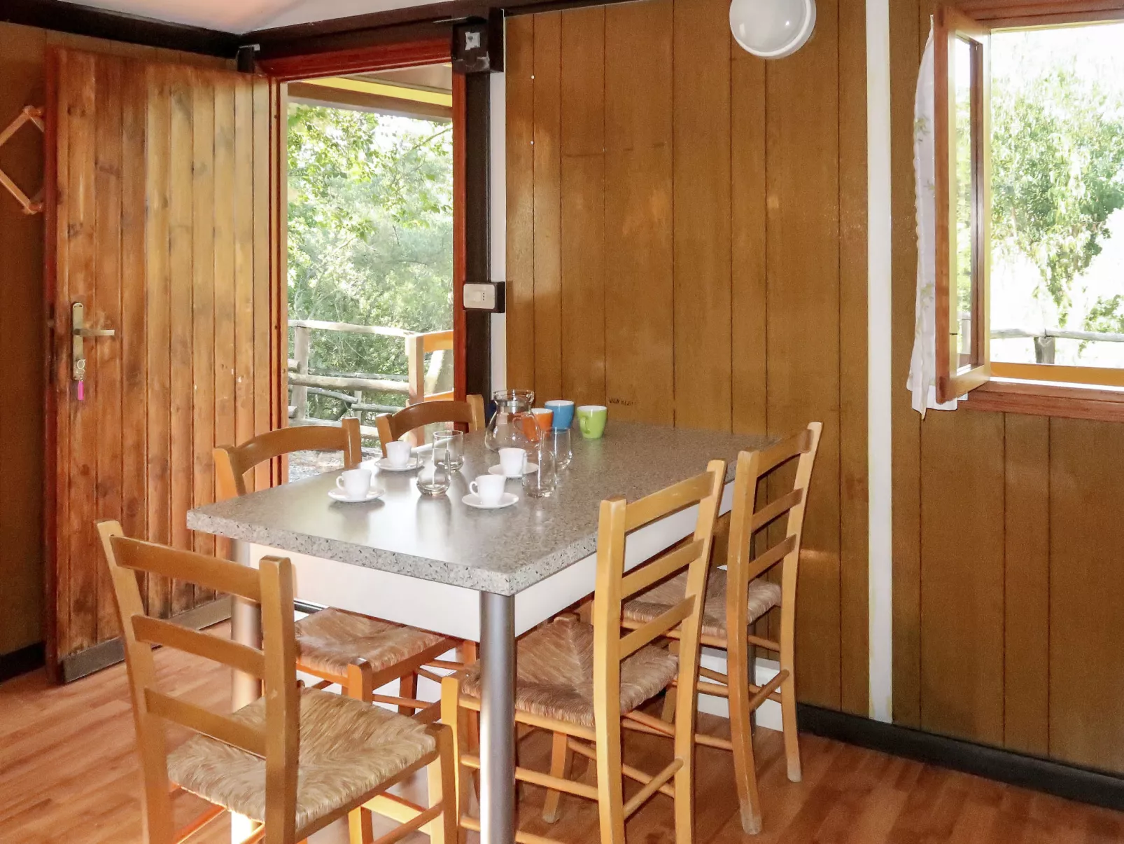 Bungalow B (AEG401)-Inside
