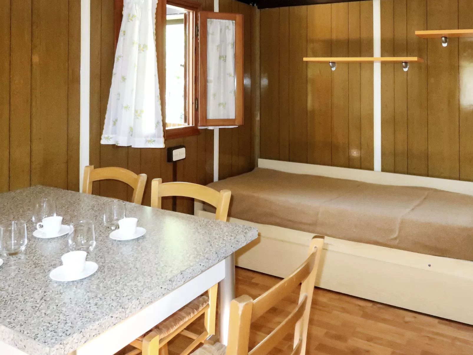 Bungalow B (AEG401)-Inside