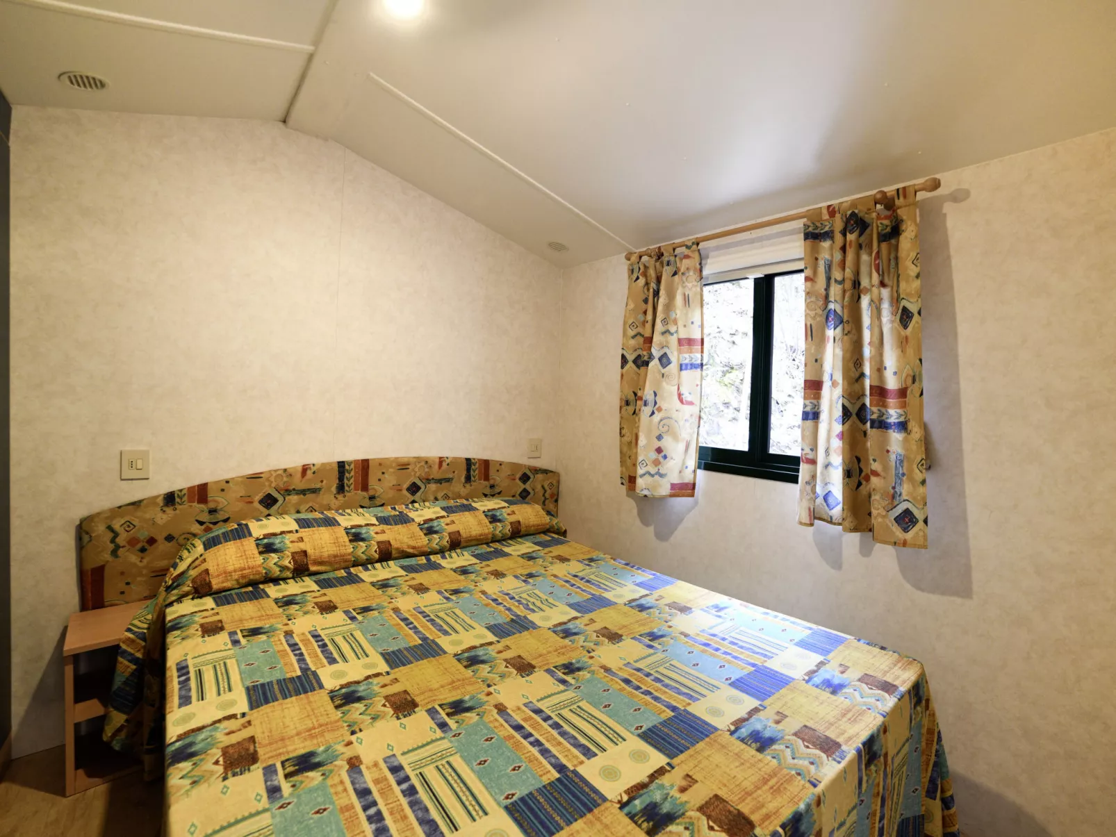 Mobilhome B (AEG402)-Inside