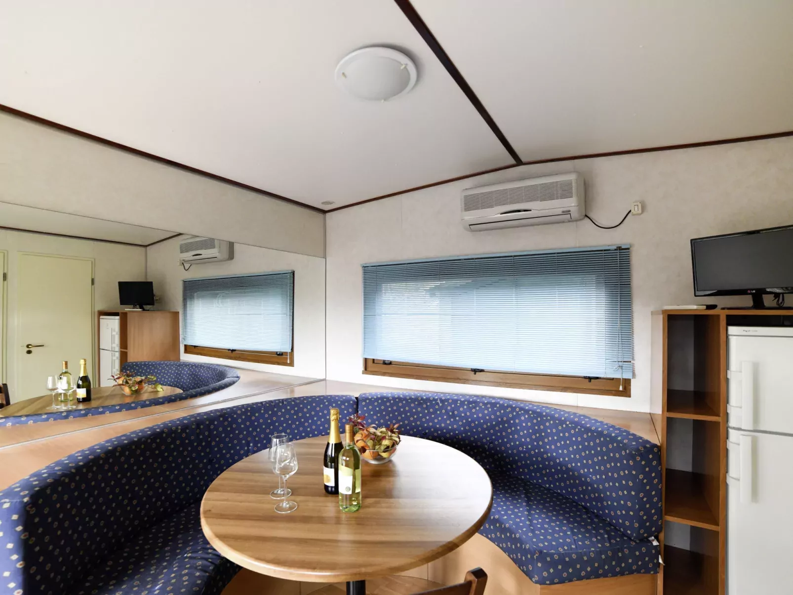 Mobilhome E (AEG403)-Inside
