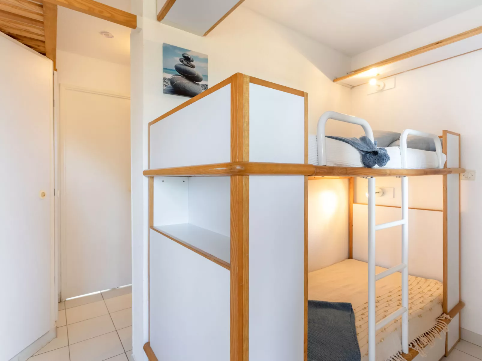 Le Village (B1 331)-Inside