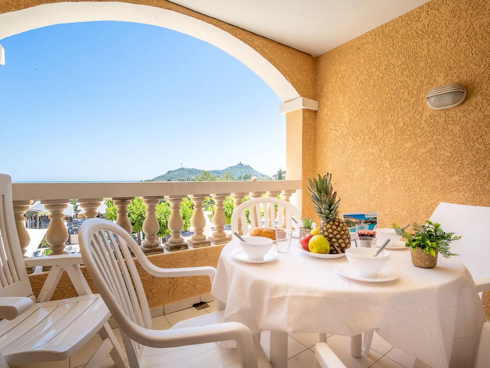 Le Village (B1 331)-Outside