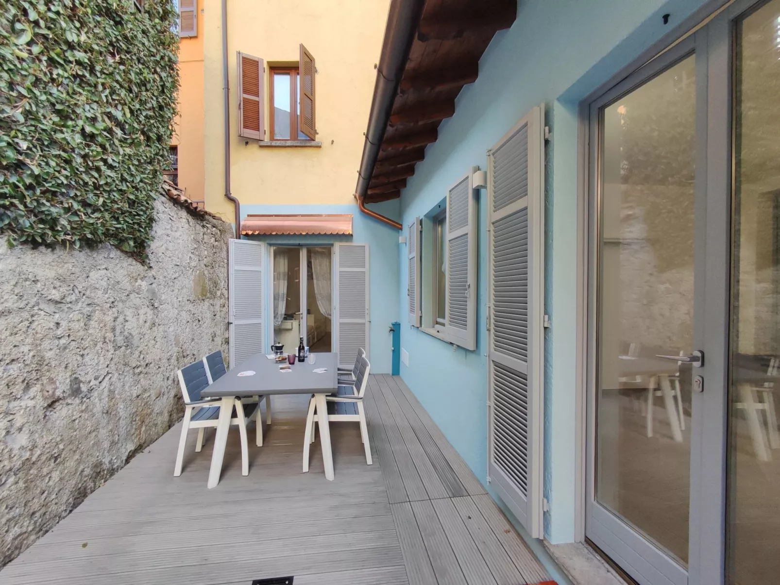 La tana del pescatore-Outside