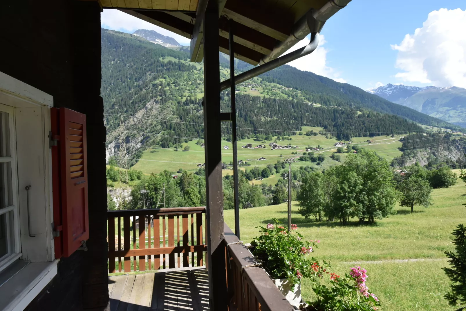 Chalet Edge-View summer