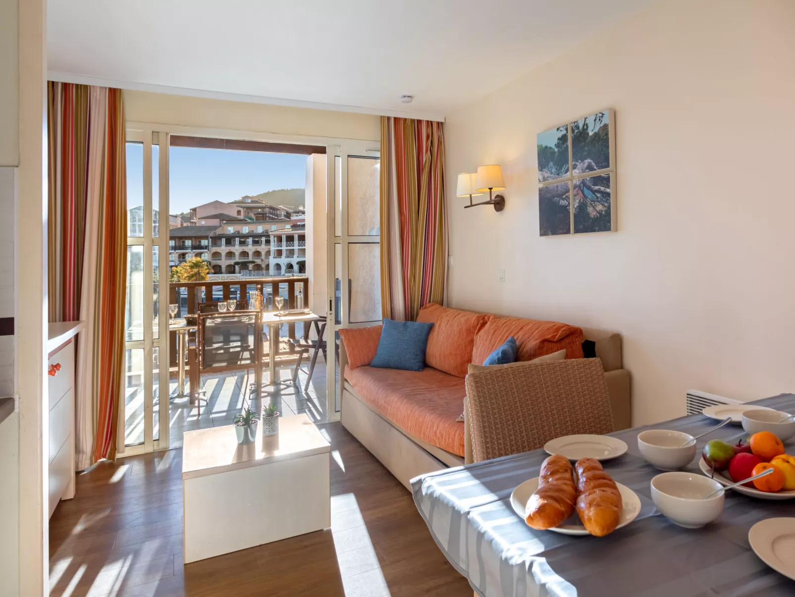Le Village (B1 418)-Dedans