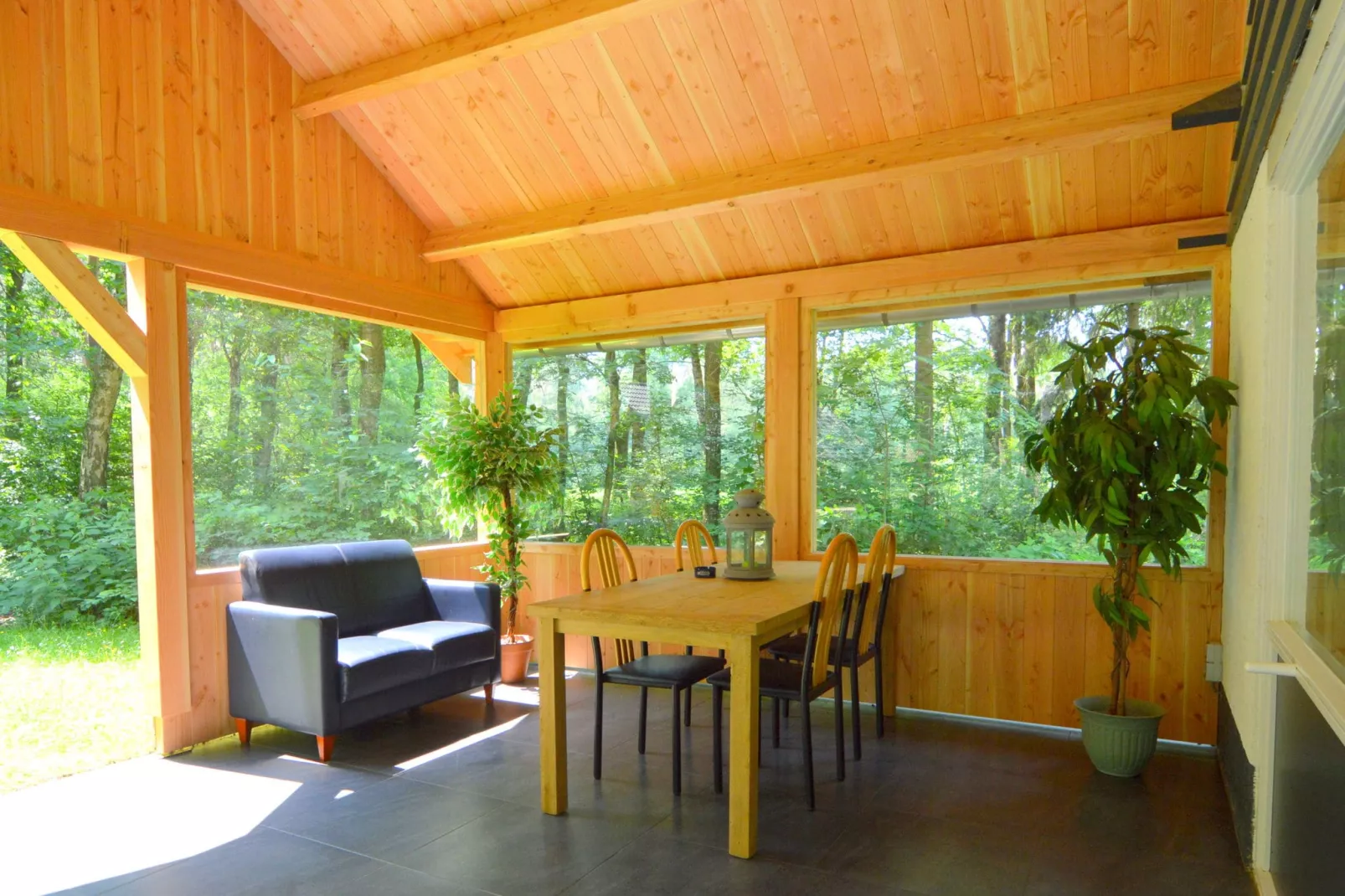 Vosseven 17 Wezel-Terrace balcony