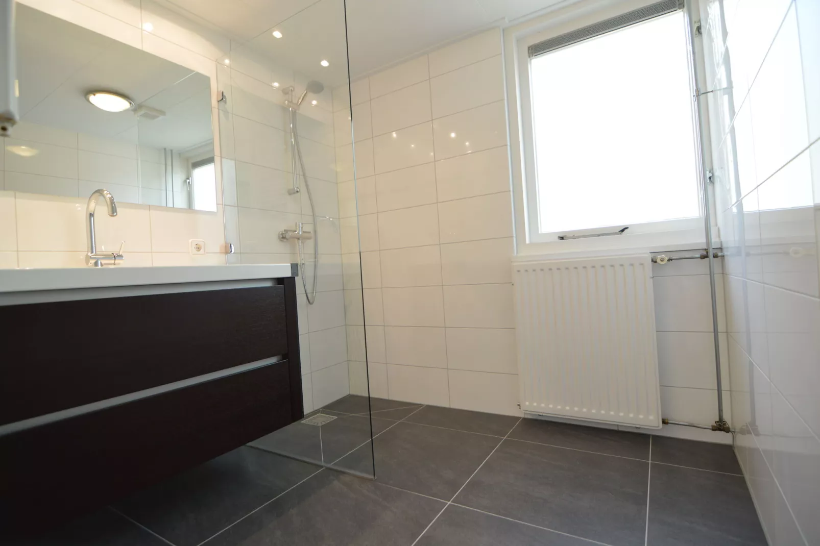 Vosseven 17 Wezel-Bathroom