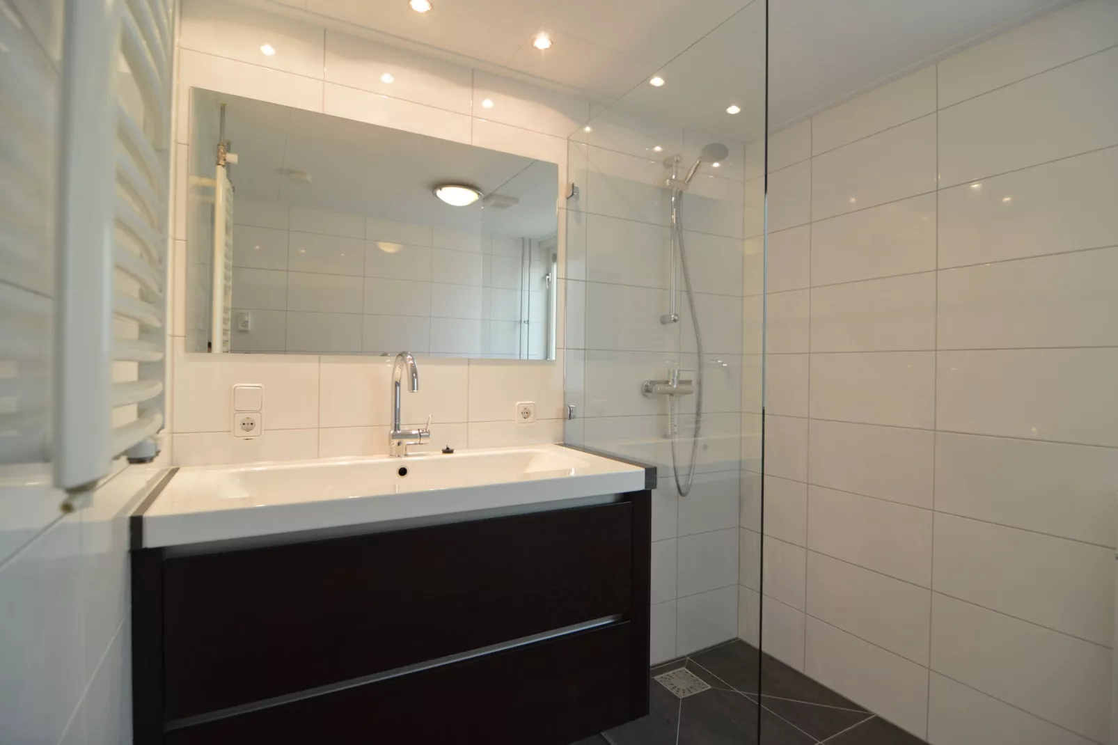 Vosseven 17 Wezel-Bathroom
