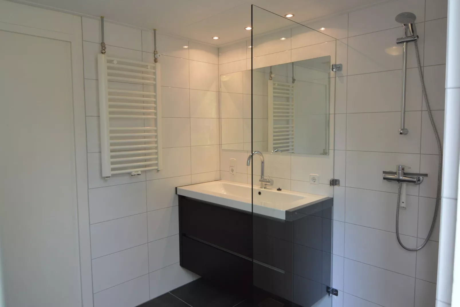 Vosseven 17 Wezel-Bathroom