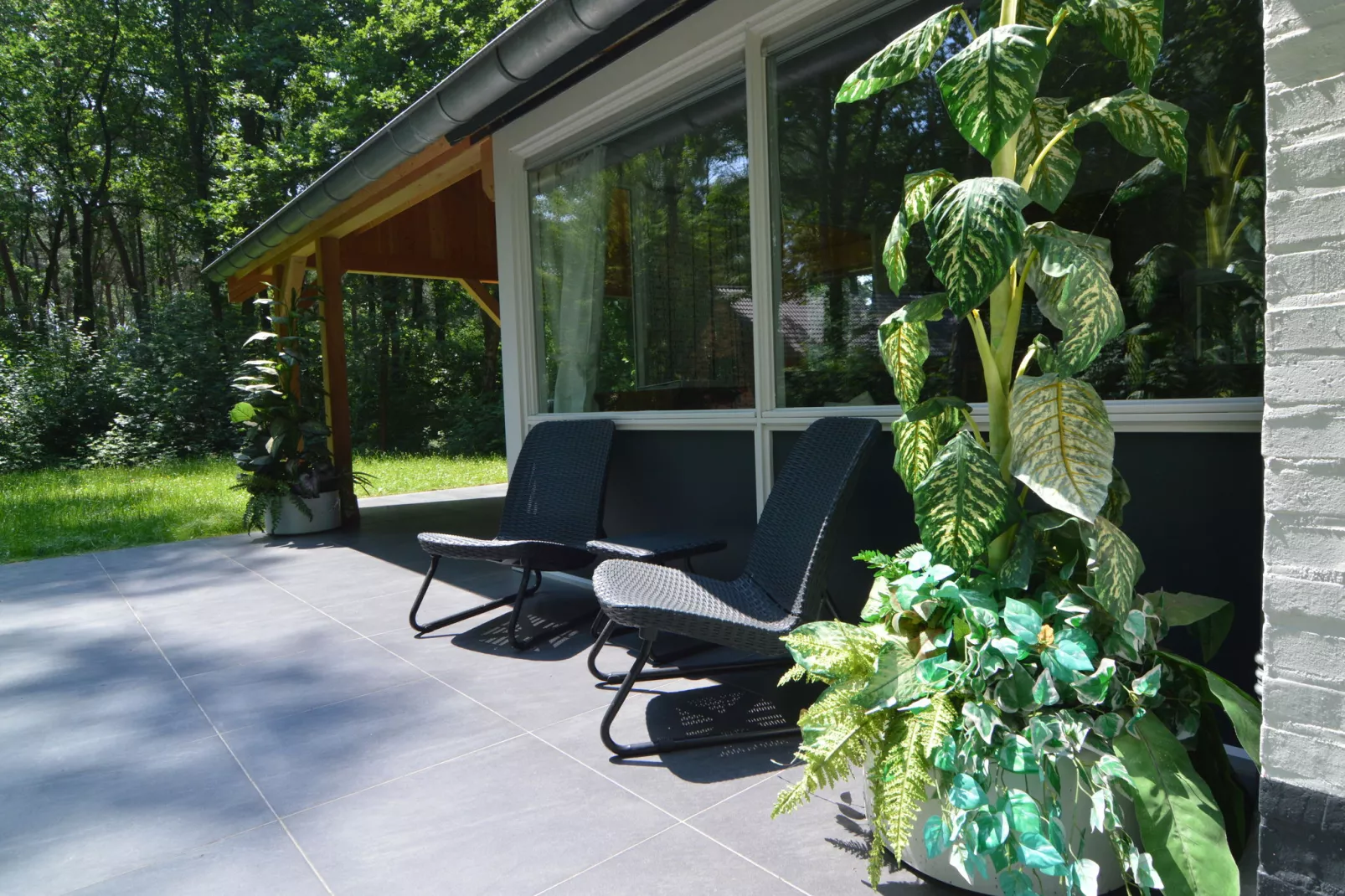Vosseven 17 Wezel-Terrace balcony