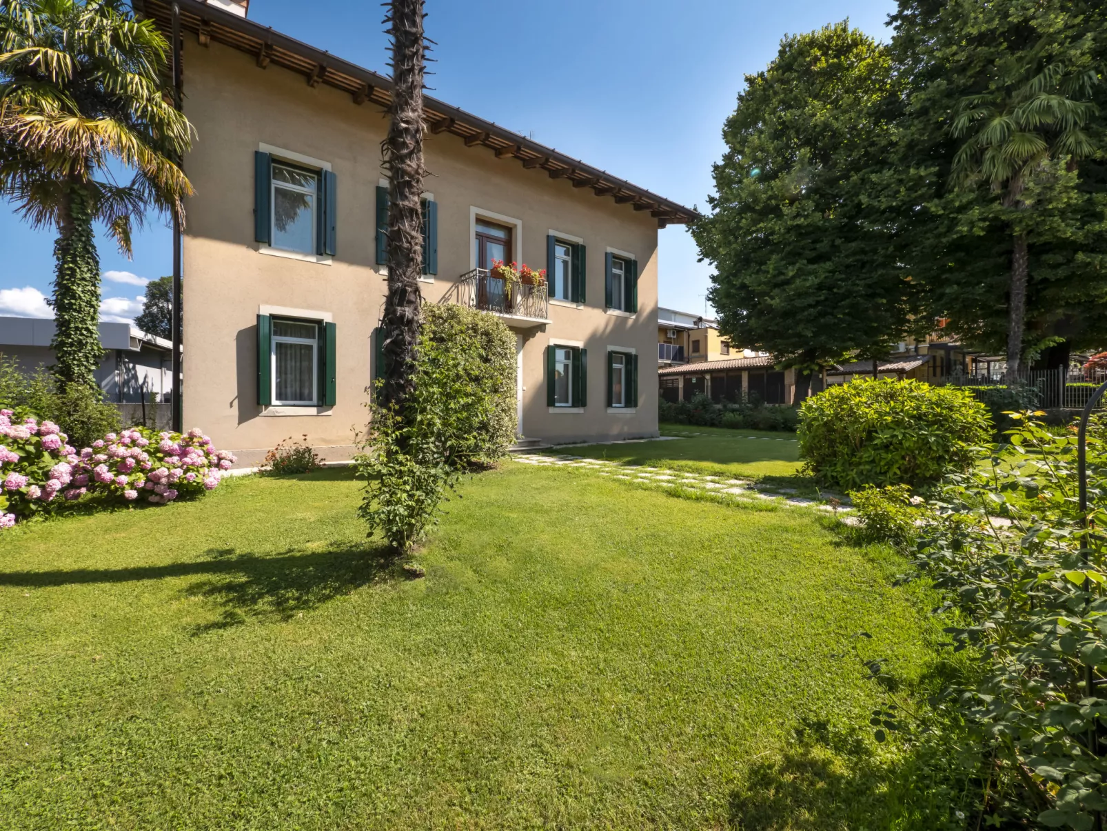Casa Con Le Rose-Outside