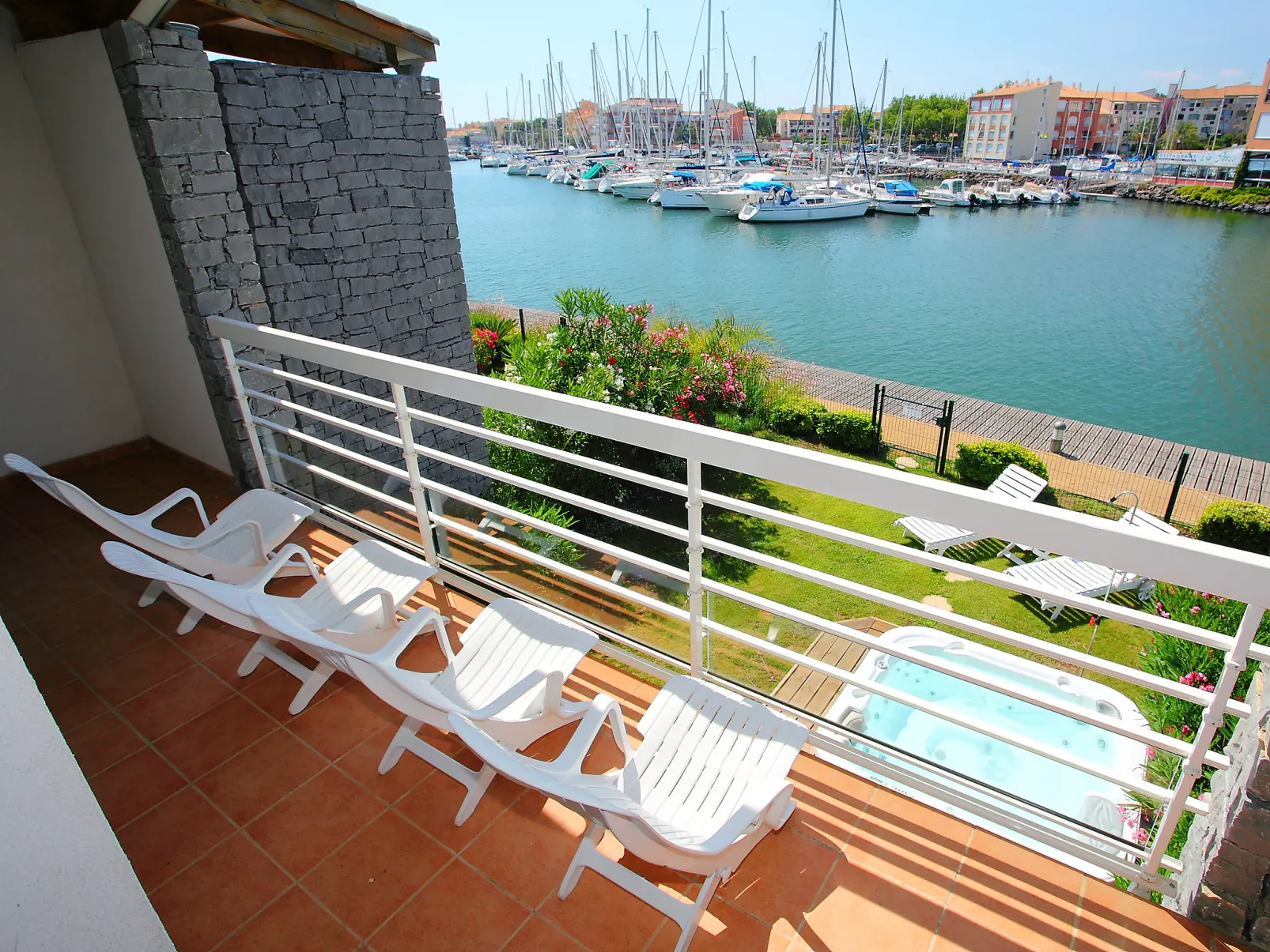 Île St Martin-Outside