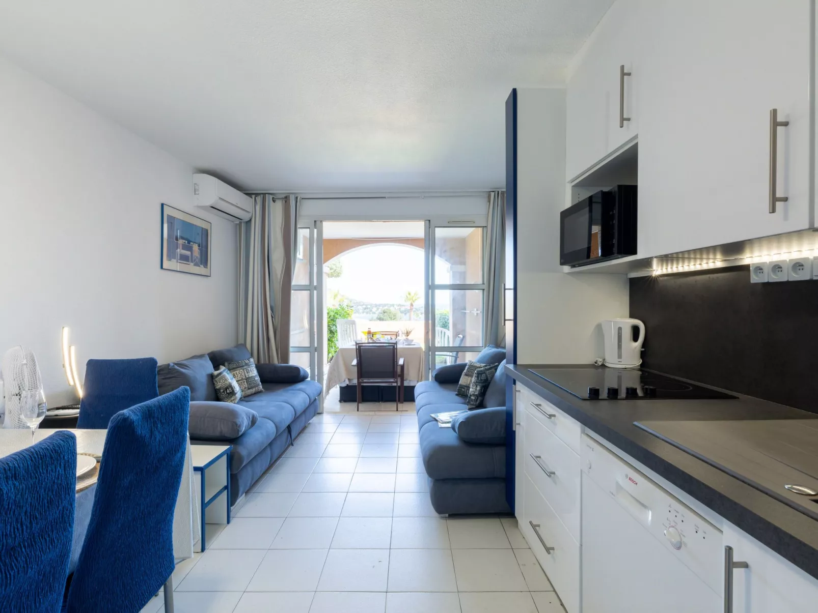 Le Village (E1103)