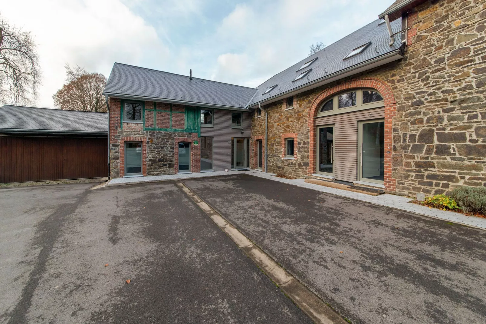 Superbe maison de vacances pour 15 adultes située à Champagne Le chêne et l'eau-Exterior summer