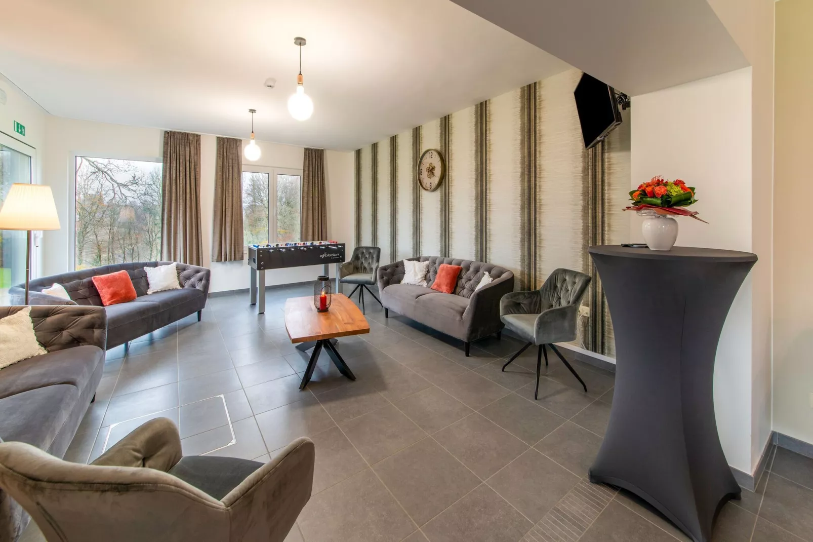 Superbe maison de vacances pour 15 adultes située à Champagne Le chêne et l'eau-Living room