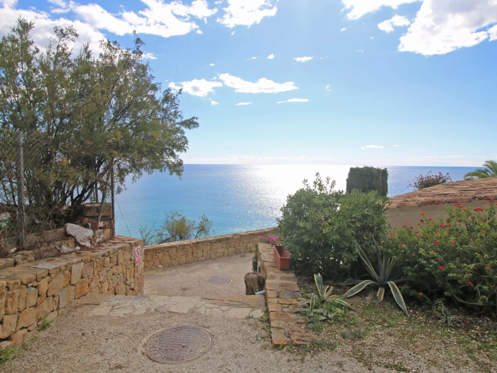 Castillos-Outside