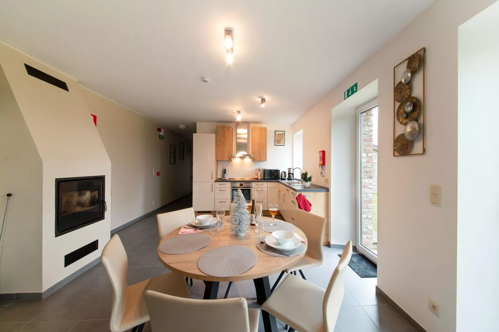 Superbe maison de vacances pour 15 adultes située à Champagne Le chêne et l'eau-Dining room