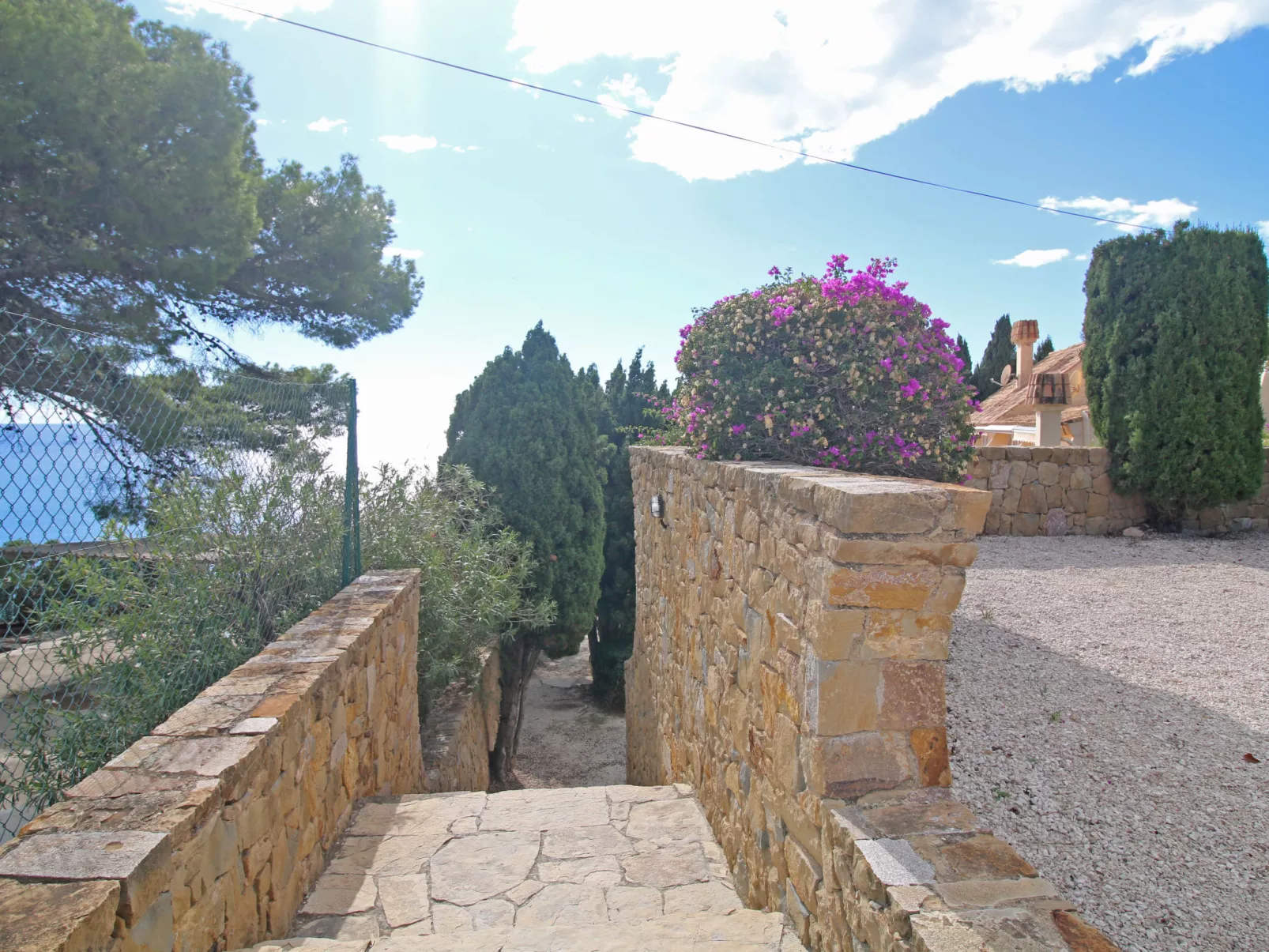 Castillos-Outside